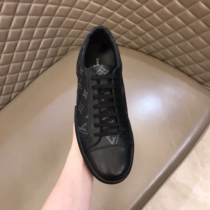 Ex-factory price: 400💰🇮🇹LV top purchasing agent🔍🔍men's🚹 counter sales simultaneously, code number: 38-44#, 🇮🇹Special printing imported from Italy with imported cowhide, all imported Yangli, 💪💪, a complete 1⃣️ to 1⃣️ replica 🇮🇹💪💪, ⚠Sole: Original sole provided by the original factory, exclusive molded sole for super comfort, ⚠Original factory follow-up goods, 🔍🔍high quality